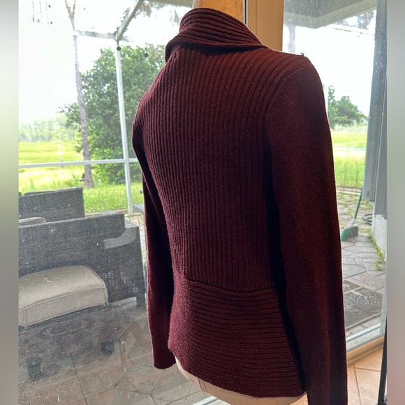 XS - H&M Burgundy Cardigan - Picture 2 of 9